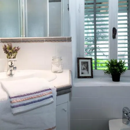 Altido Warm Family Flat For 4, With Free Parking 펜션 파게토 라리오