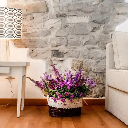 Altido Warm Family Flat For 4, With Free Parking * 파게토 라리오
