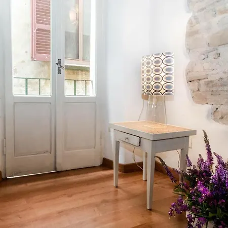 펜션 Altido Warm Family Flat For 4, With Free Parking *