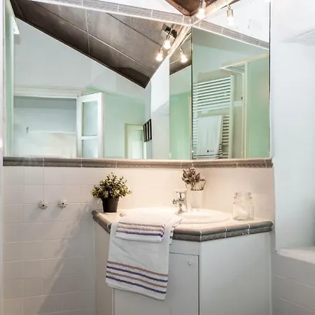 Altido Warm Family Flat For 4, With Free Parking *